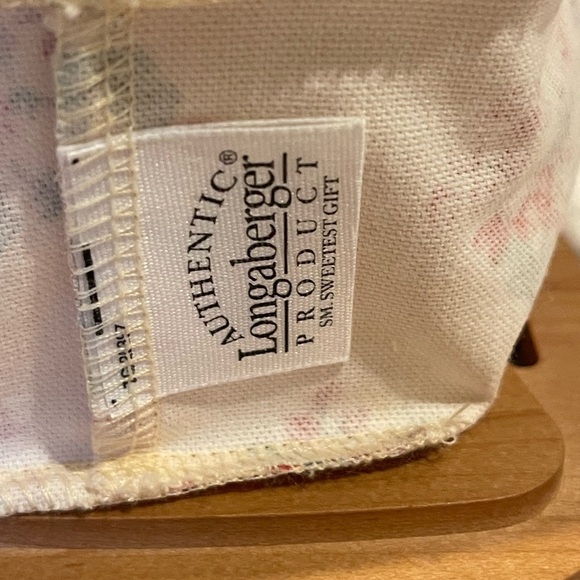 Heart Accented Woven Basket with Red Ribbon Longaberger Sweetheart - Picture 12 of 13